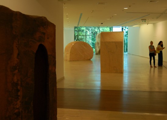 Anish Kapoor in Istanbul, Sabancı University Sakıp Sabancı Museum, 2013. Image courtesy of Greg Eltringham.