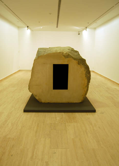 Anish Kapoor in Istanbul, Sabancı University Sakıp Sabancı Museum, 2013. Image courtesy of Greg Eltringham.